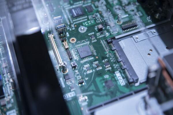 AMD và OpenAI Lập Quan Hệ Đối Tác Chiến Lược: Thách Thức Trực Tiếp Vị Thế Nvidia trên Thị trường Chip AI